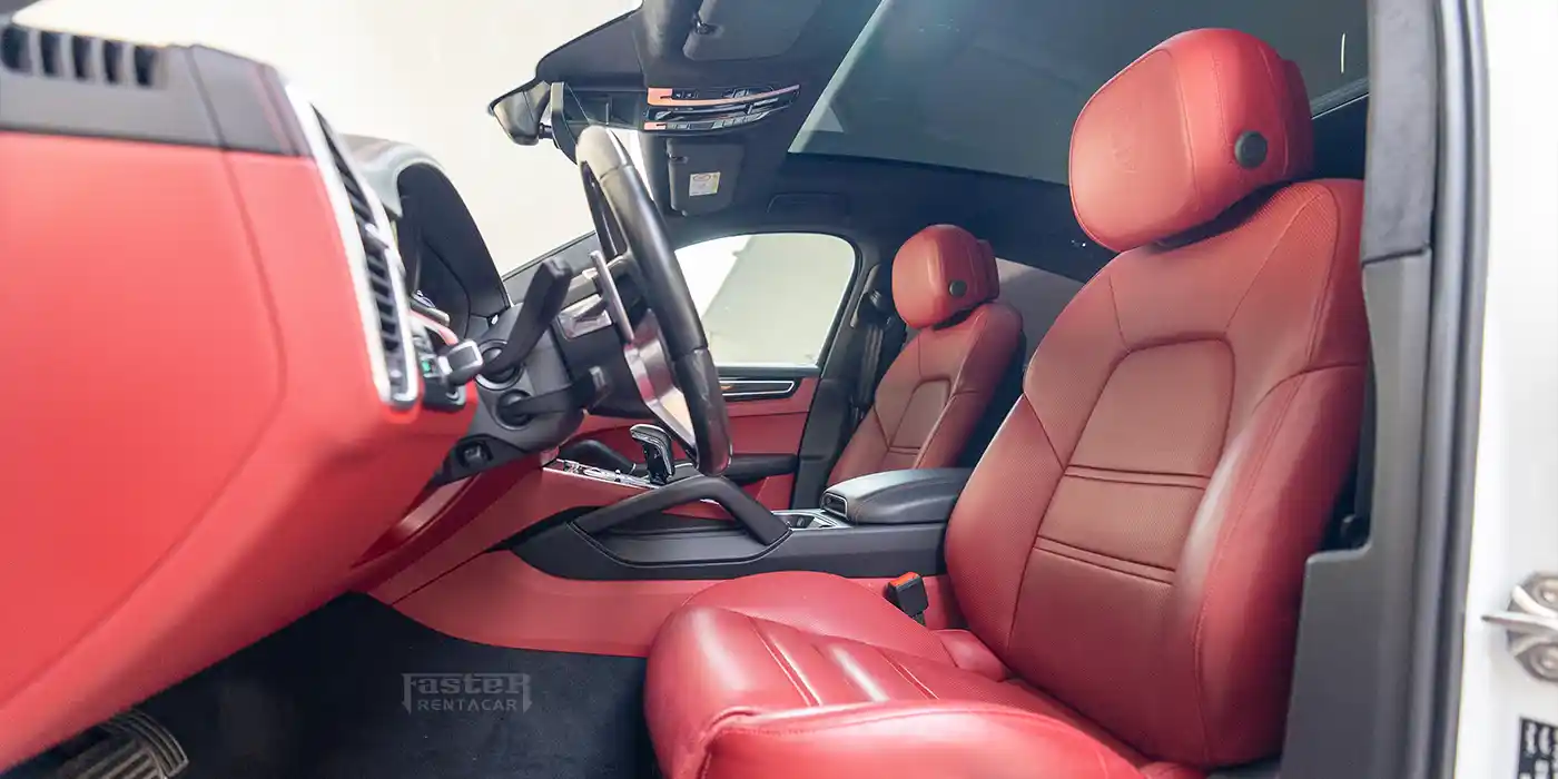 Porsche Cayenne GTS Interior