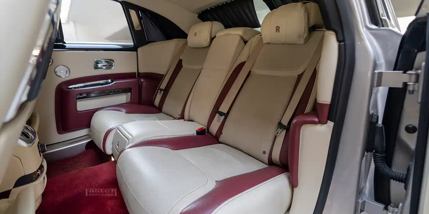 Rolls Royce Ghost - Silver inside 3
