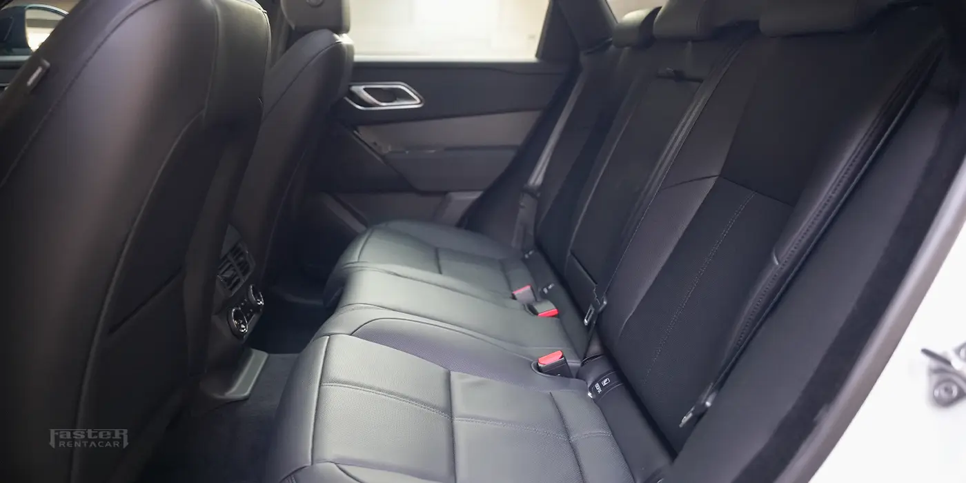Range Rover Velar - White inside 3