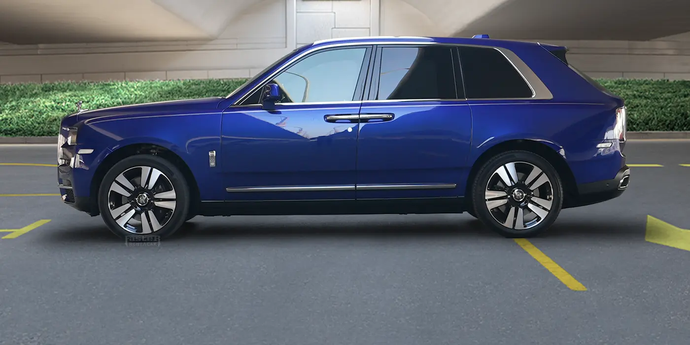 Rolls Royce Cullinan - Blue side
