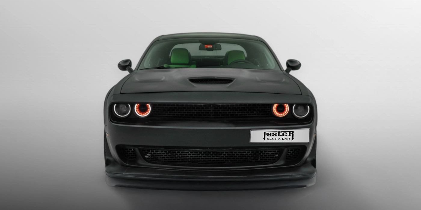 Dodge Challenger V8 front