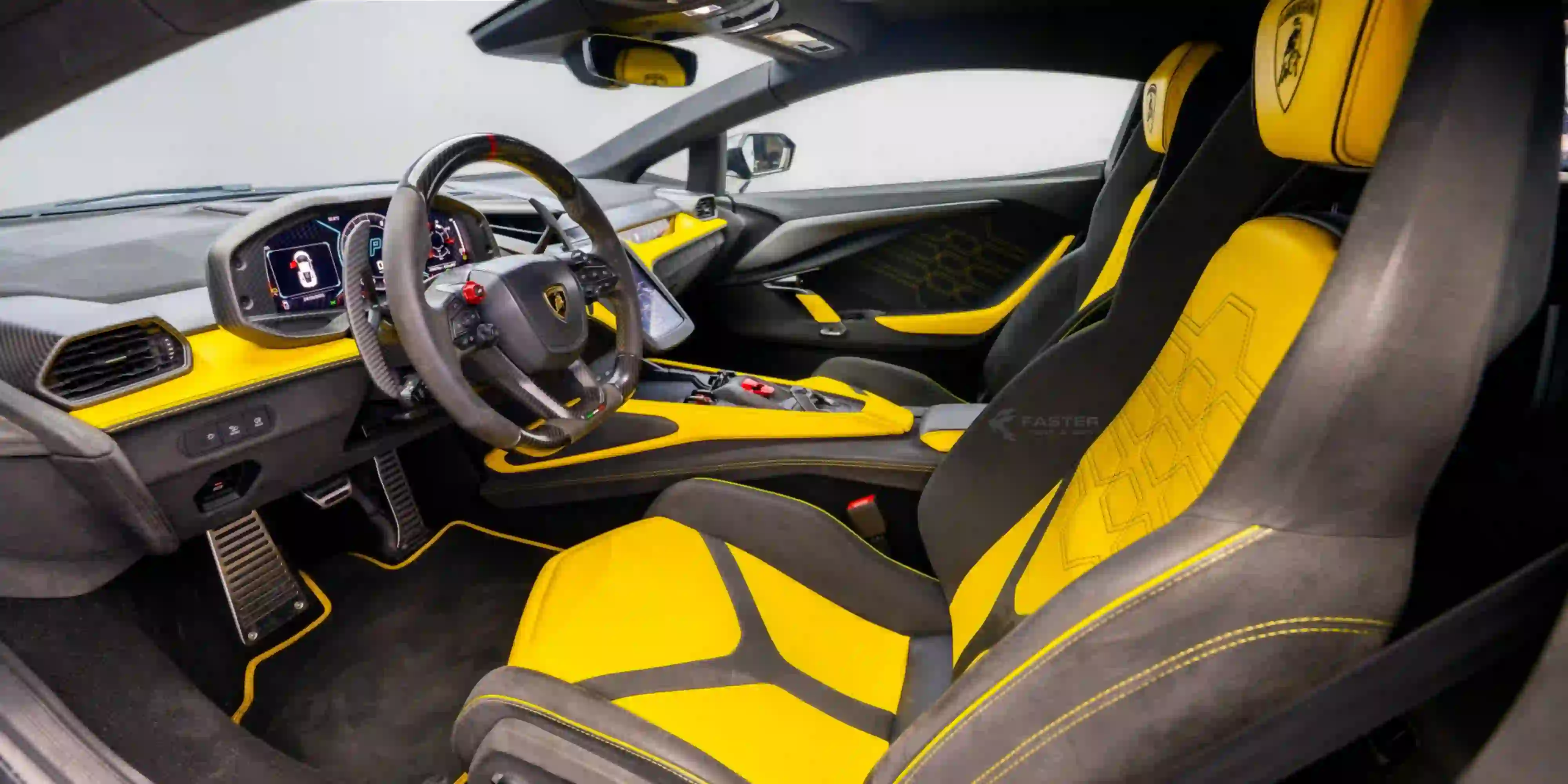 Lamborghini-Revuelto-inside-view