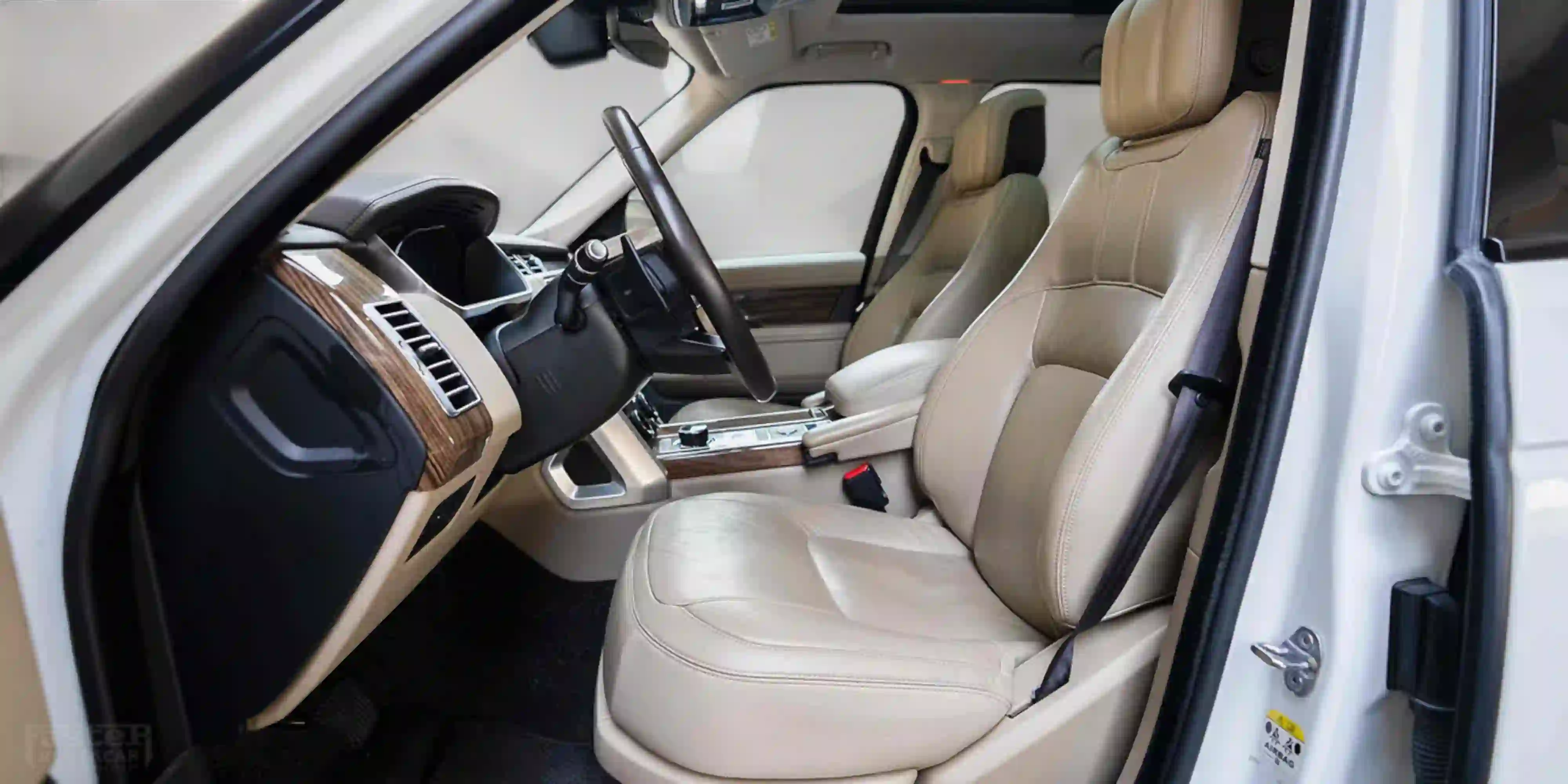 range-rover-vogue-inside-view