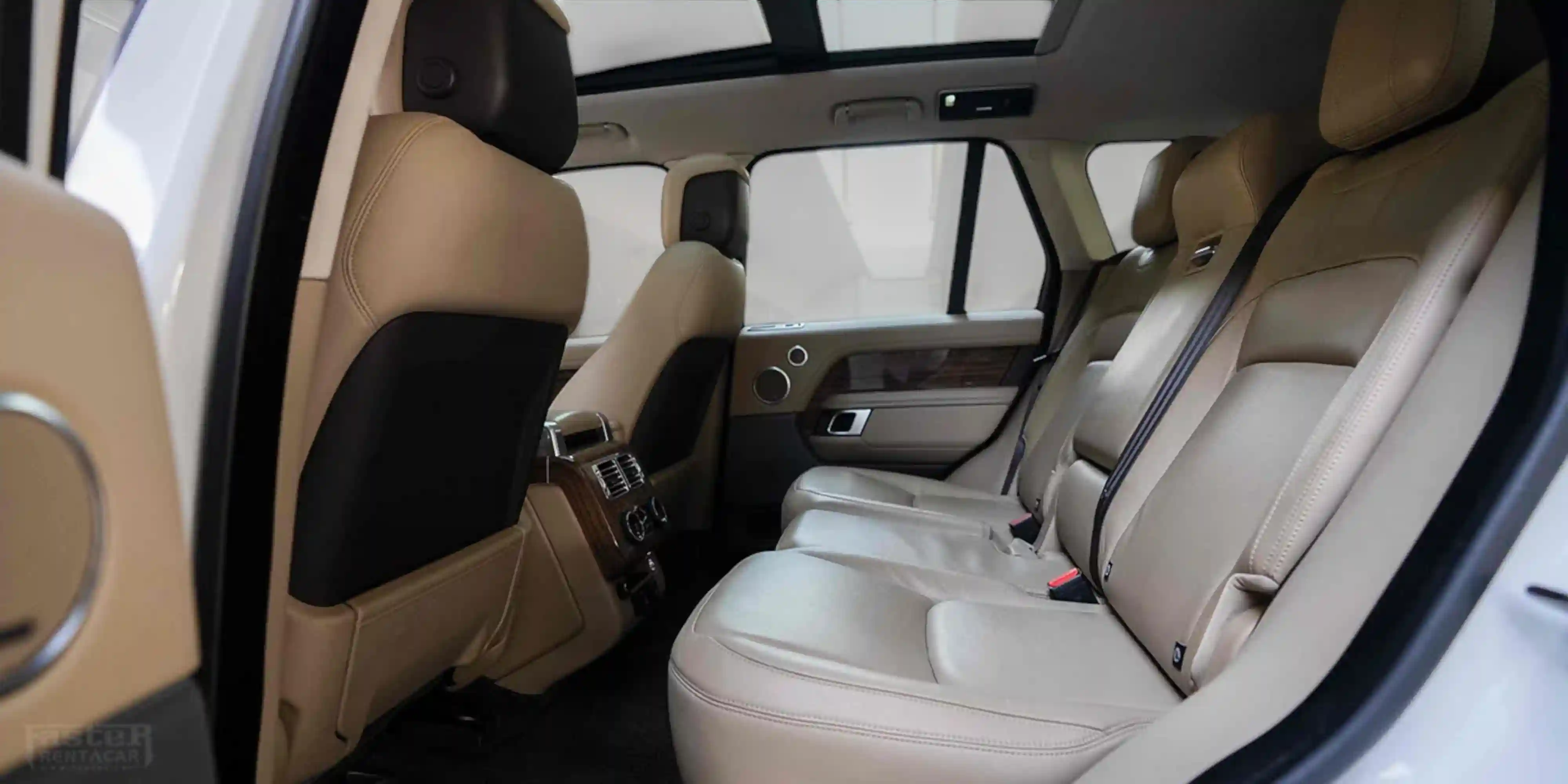 range-rover-vogue-inside-view