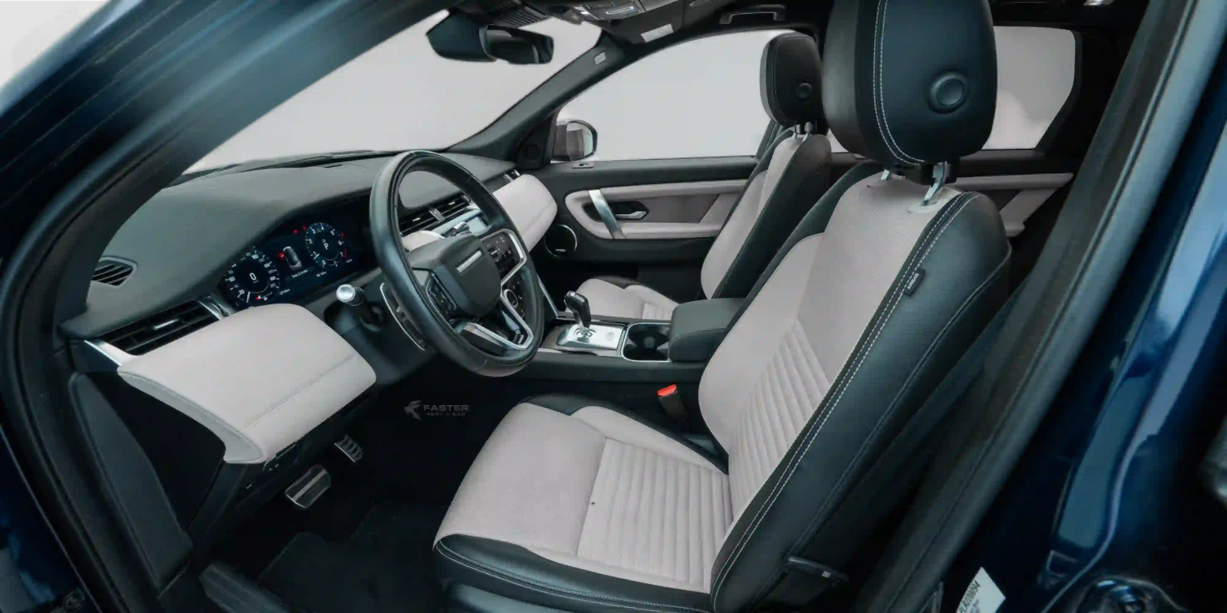 land-rover-discovery-2022-inside1