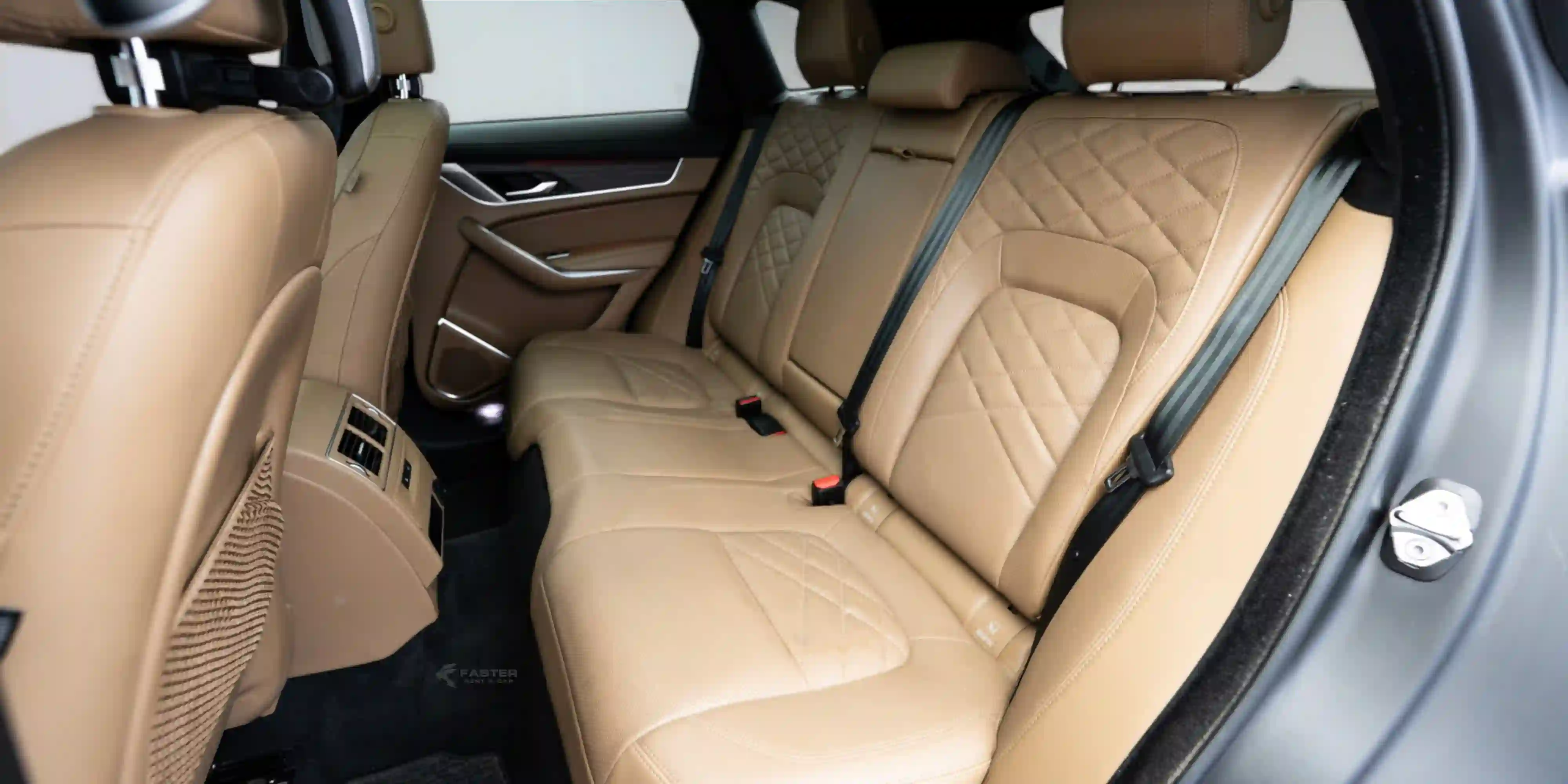jaguar-f-pace-inside2-view